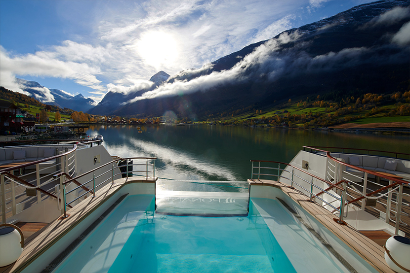 Internal-Page-Image-Norwegian-Fjords-pool-deck