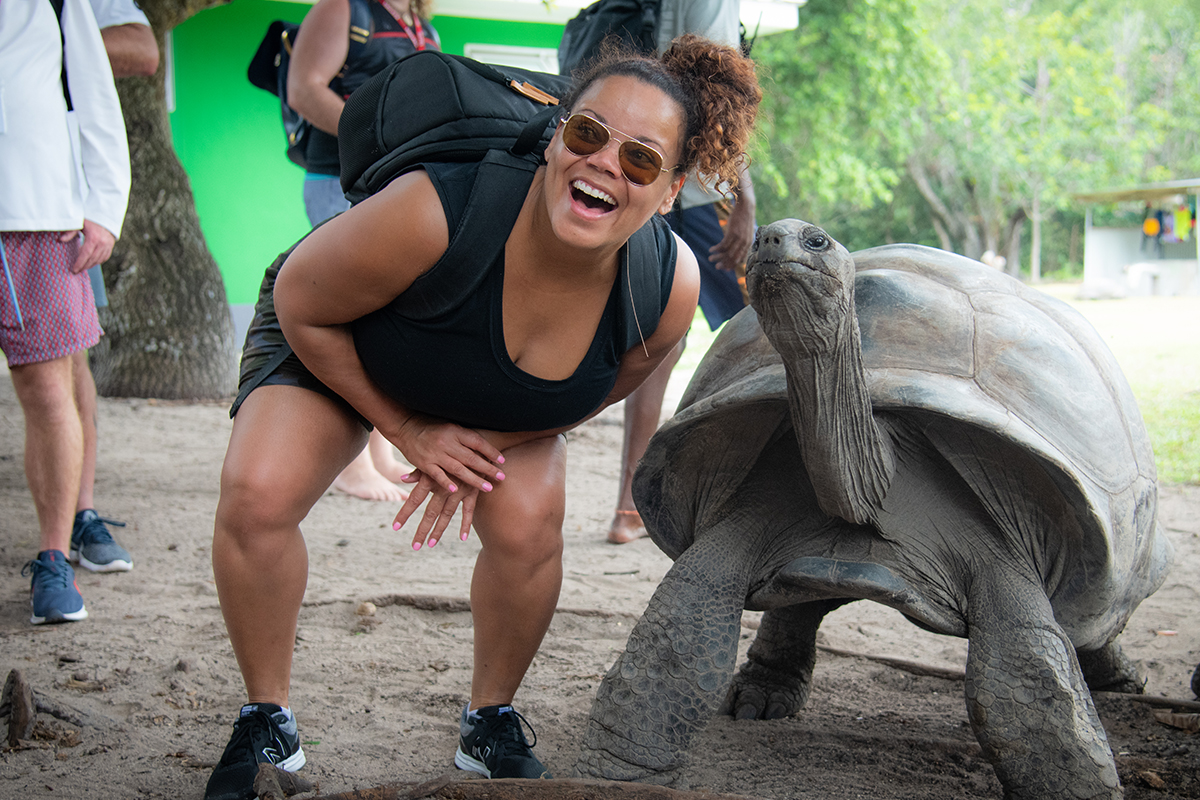 women and turtle galapagos