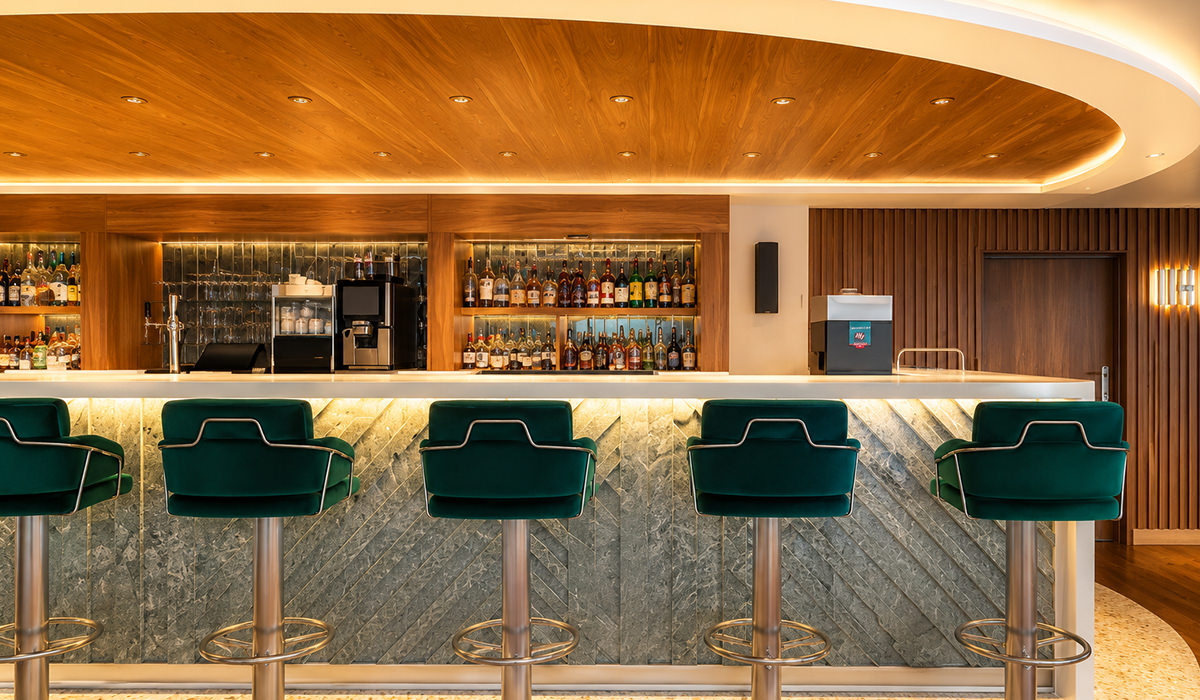 Waves Bar